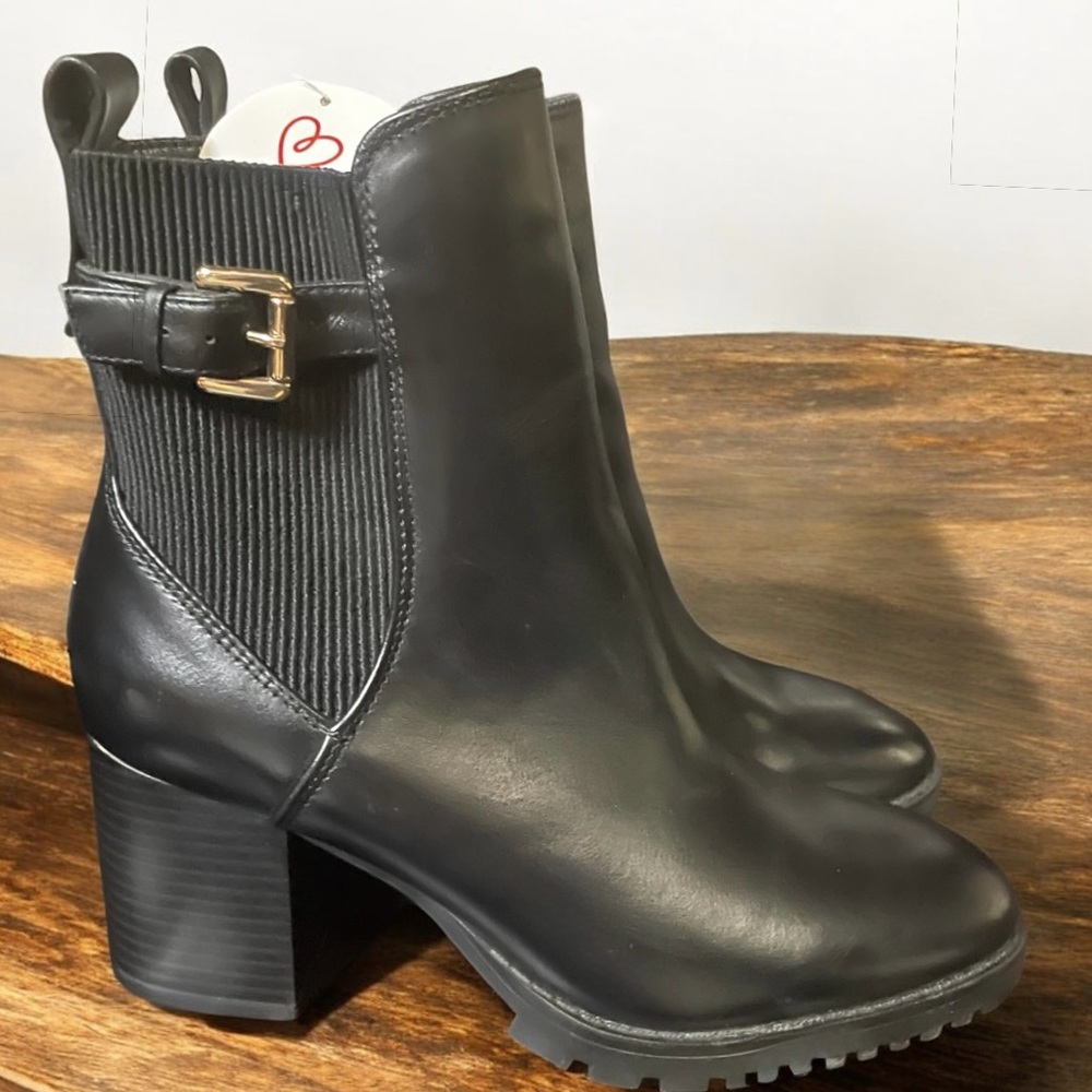 NWT Size 7 Women’s Black Blondo Tobi Ankle Blocked Boot - Picture 3 of 8